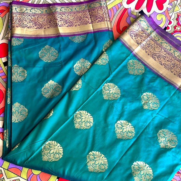 Green and purple saree - Picture 2 of 13